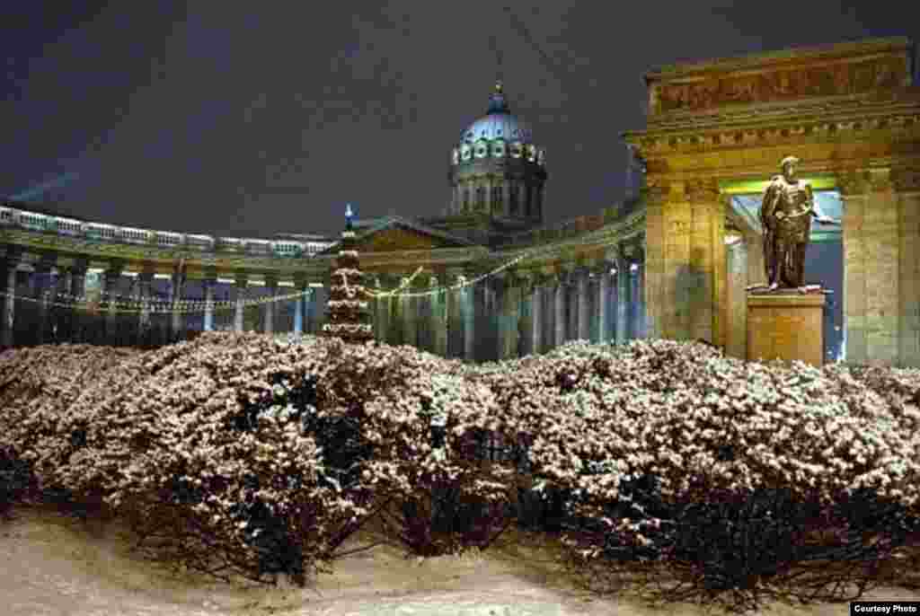 Photo: Alexander Belenky, "The St. Petersburg Times" - The Kazan Cathedral