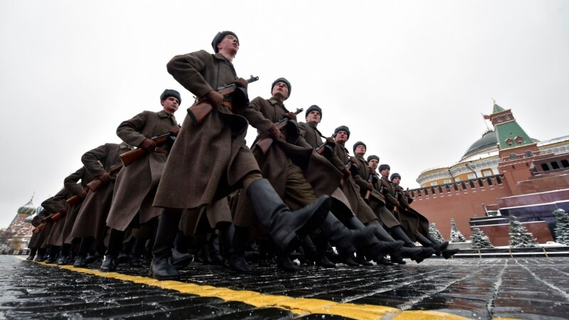 Воена парада во чест на жртвите од опсадата на Ленинград
