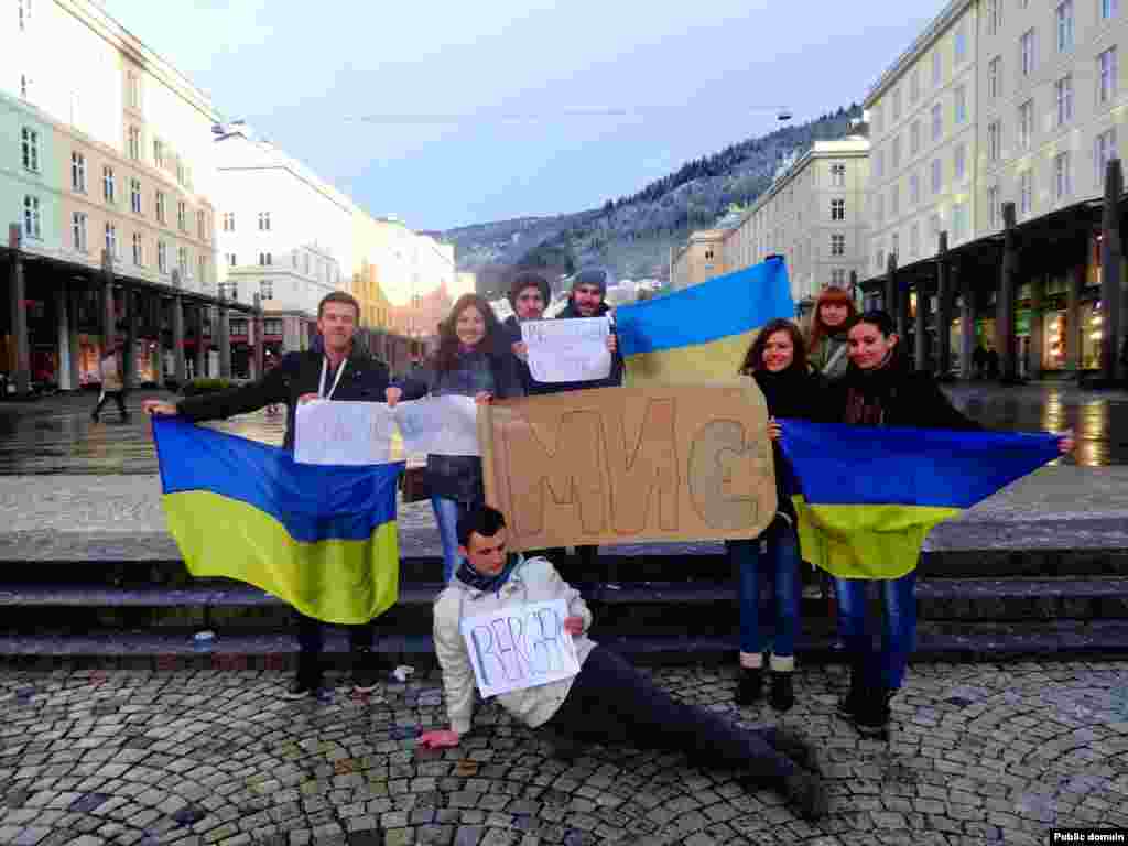 Євромайдан в Бергені (Норвегія), 24 листопада 2013 року (фото з Facebook Nettportal Norge-Ukraina)