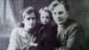 Платон Галавач з жонкай Нінай і дачкой Галінай, 1933 год 