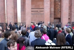 Возложение цветов к могиле Канта. Калининград. 22 апреля 2016 года