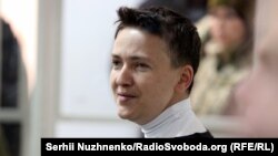 Савченко 22-мартта Жогорку Рада аны кол тийбестиктен ажыратууну колдоп добуш бергенден кийин коопсуздук кызматы тарабынан кармалган. 