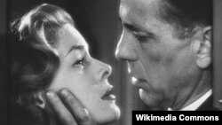Lauren Bacall dhe Humphrey Bogart, skenë nga filmi "Dark Passage" (1947)