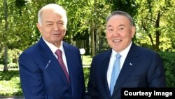 Қазақстан президенті Нұрсұлтан Назарбаев (оң жақта) пен Өзбекстан президенті Ислам Каримов. Ташкент, 14 сәуір 2016 жыл.