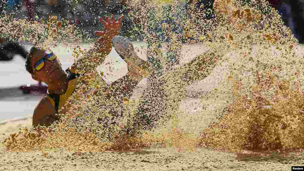 Ерлер арасындағы ұзындыққа секіру бәсекесі. Украиналық спортшы Руслан Катышев. Лондон, 4 қыркүйек 2012 жыл.