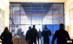 Pripadnici snaga bezbednosti Makedonije počinili su različite zloupotrebe, uključujući prekomernu upotrebu sile od strane policije i zatvorskih čuvara, upozorava Stejt dipartment (na fotografiji detalj iz zatvora u Skoplju)