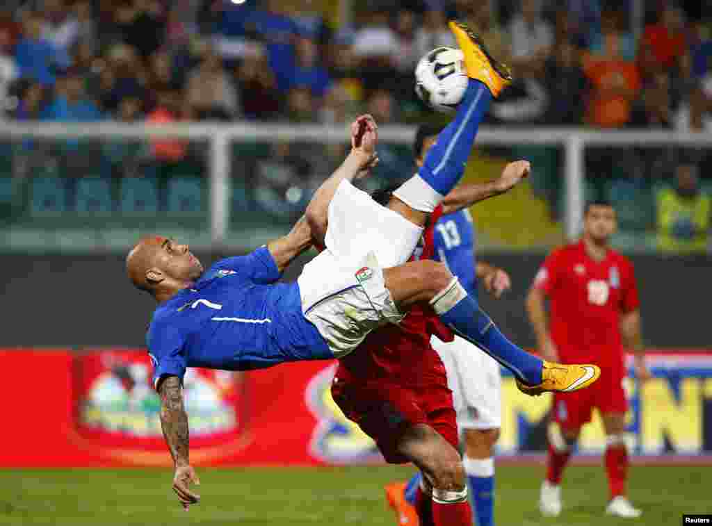 İtaliya-Azərbaycan oyunundan epizod: Simone Zaza-nın &quot;qayçısı&quot; 