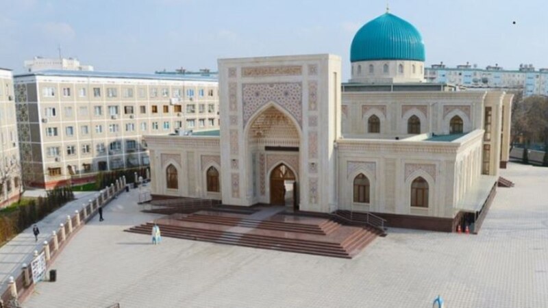 Toshkentlik imom namozxonni “vahobiy”deb izza qildi; masjidlar to‘liq kuzatuvda ekanidan ogohlantirdi (VIDEO)