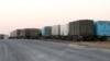 Перевозящих грузы по территории Турменистана дальнобойщиков заставляют снять двойные топливные баки