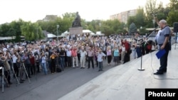 Митинг ветеранов на площади Свободы в Ереване, 29 августа 2013 г. 