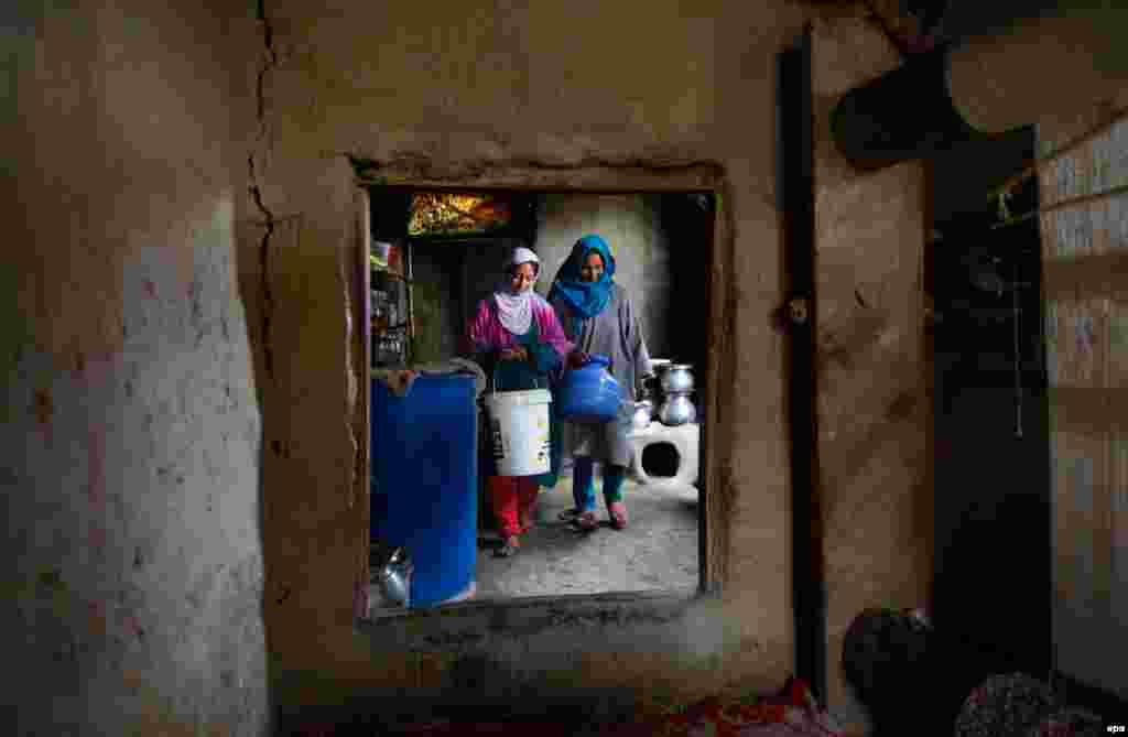 Kashmiri Muslim girls leave home to collect water in the Harinara Pattan area of Baramulla, some 22 kilometers north of Srinagar, the summer capital of Indian Kashmir. Some of the girls skip school to collect drinking water for their families. World Water Day is marked each year on March 22 as a means of focusing attention on the importance of freshwater and advocating for the sustainable management of freshwater resources. (epa/Farooq Khan)