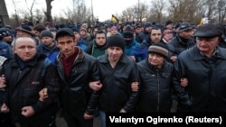 Ілюстраційне фото: сучасний «коронавірусний бунт» в Україні, спричинений, зокрема, браком комунікації