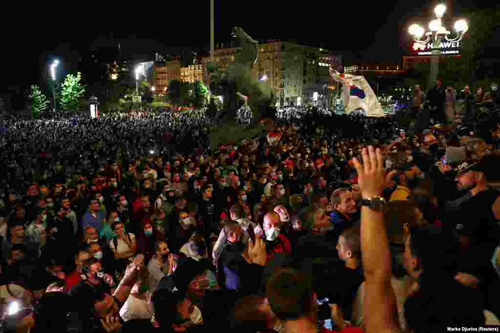 На вулиці Белграда вийшло кілька тисяч людей