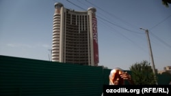 В сентябре 2017 года Demir Holding получил от узбекского правительства разрешение на реконструкцию гостиницы «Чорсу», вокруг которой будет построен туристический комплекс «Эски шахар».
