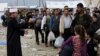 Прави ли Македонија доволно за да им помогне на мигрантите?