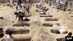 Yemenis dig graves for children, who where killed when their bus was hit during a Saudi-led coalition air strike, that targeted the Dahyan market the previous day in the Huthi rebels' stronghold province of Saada on August 10, 2018. An attack on a bus at 
