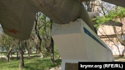 Пам'ятник радянському льотчику Павлу Бєляєву, селище Гвардійське, Сімферопольський район