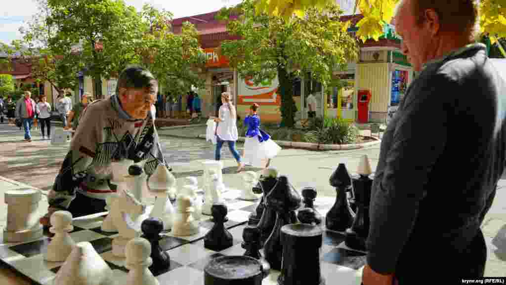 Любители больших шахмат