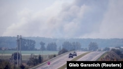 Дим від вибухів на складах у Калинівці, Вінниччина, 27 вересня 2017 року