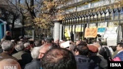 یکی از تجمعات بازنشستگان مقابل وزارت کار