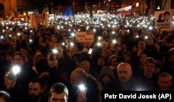 Словаки вшановують пам'ять убитого журналіста-розслідувача Яна Куціака і його подруги Мартіни Кушнірової. Братислава, 21 лютого 2019 року