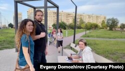 Ольга Доможирова собирает подписи перед выборами