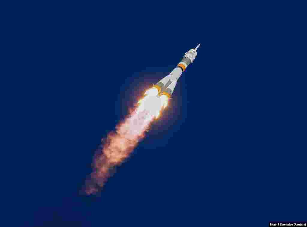 «Союз МС-10» устремляется к Международной космической станции. Через несколько мгновений сработает система аварийного спасения экипажа. 11 октября 2018 года. 