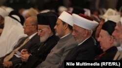 رجال دين في مؤتمر ديني برعاية الأزهر في القاهرة