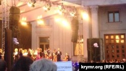  У здания МИД Украины прошел концерт и флешмоб "Белая роза" в поддержку политзаключенных