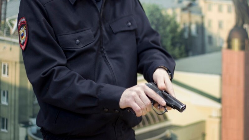 В Петербурге полицейского задержали после вооруженного ограбления аптеки 