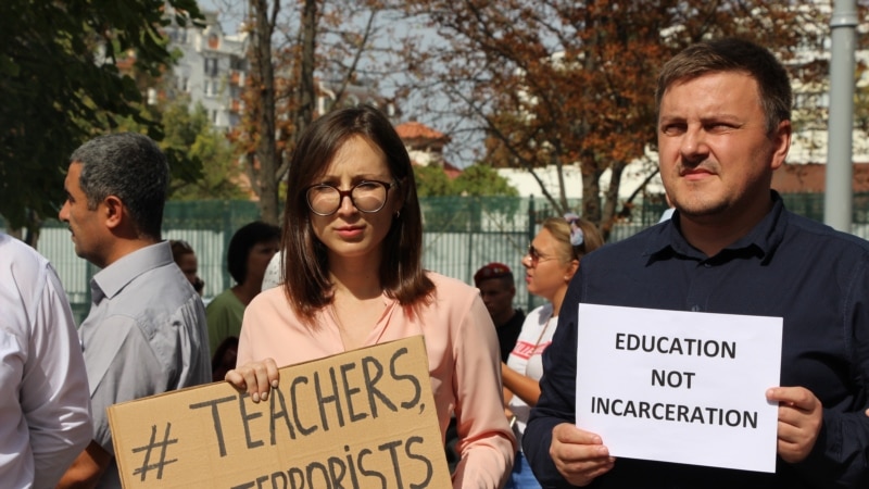 Instituțiile europene, îngrijorate că anchetarea expulzării profesorilor turci trenează