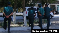 Сотрудники узбекской милиции.