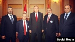 Реджеп Эрдоган (в центре) с лидерами крымских татар, март 2015 г. 