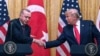 Presidenti i SHBA-së, Donald Trump dhe ai i Turqisë, Recep Tayyip Erdogan gjatë një takimi më 2 janar 2020. 