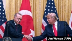 ფოტო არქივიდან (2019 წლის ნოემბერი): რეჯეპ ტაიპ ერდოანი და დონალდ ტრამპი
