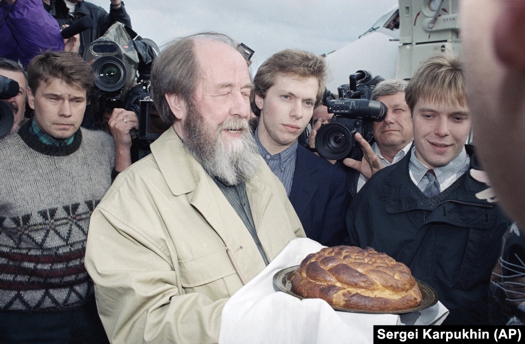 Aleksandr Solzhenitsyn Returns from Exile