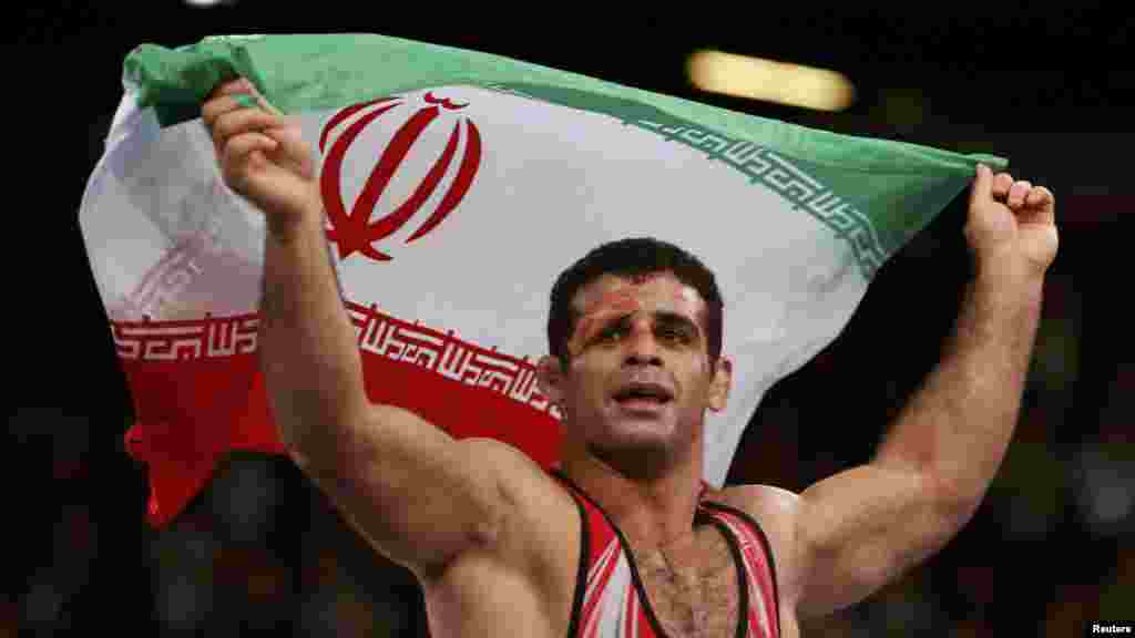 قاسم رضايی در وزن ۹۶ کشتی فرنگی مدال طلا را کسب کرد