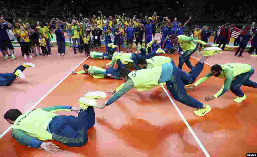 The Brazilian men&#39;s volleyball team celebrates their victory after they beat Italy for the gold medal.