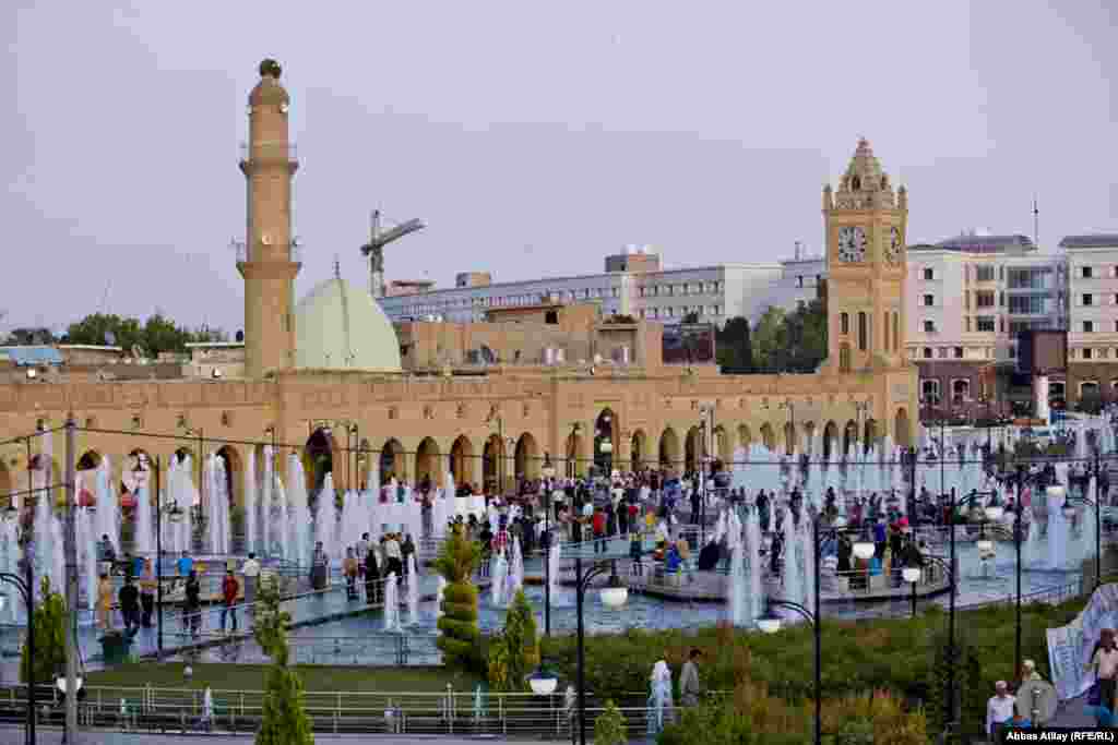 İraqın şimalında Kürdüstan bölgəsinin mərkəzi qədim Ərbil şəhəri. Müharibədən sonra bu şəhər İraqın ən təhlükəsiz yeri hesab olunur.