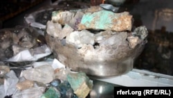 سنگ های قیمتی به دست آمده از معادن افغانستان