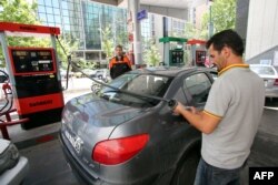 ایران هم اکنون ارزانترین بنزین جهان را در بازار داخلی خود می‌فروشد که شش تا ۱۰ برابر ارزانتر از قیمت بنزین در بازارهای منطقه‌ای است.