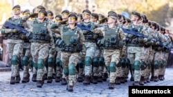 Женщины-военные на марше по случаю Дня защитника Украины. Львов, 14 октября 2018 года