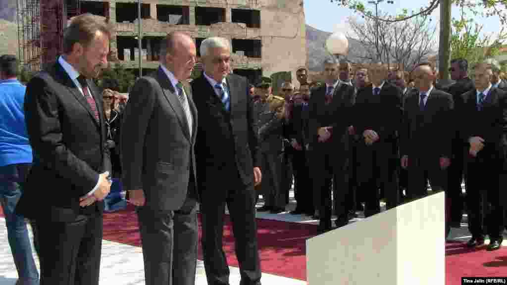 &Scaron;panski kralj Juan Carlos, predsjedavajući Predsjedni&scaron;tva BiH Bakir Izetbegović i gradonačelnik Mostara Ljubo Be&scaron;lić.