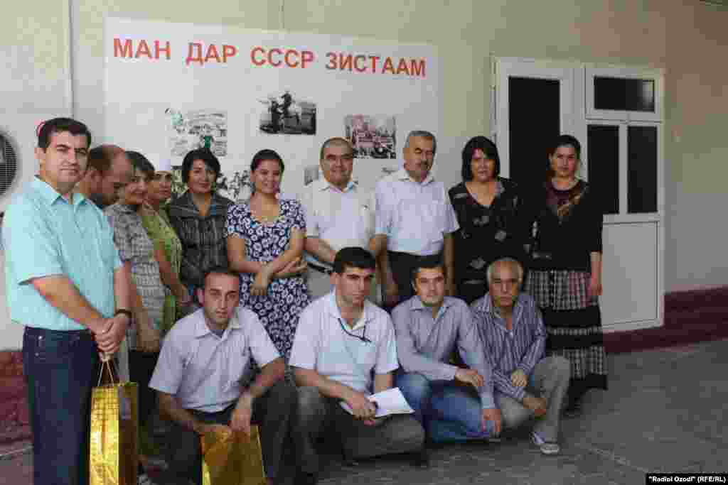 Tajikistan -- Award ceremony for the winners of competition "I Was Living in USSR" by RFE/RL Tajik service, Dushanbe, 27Jul2011