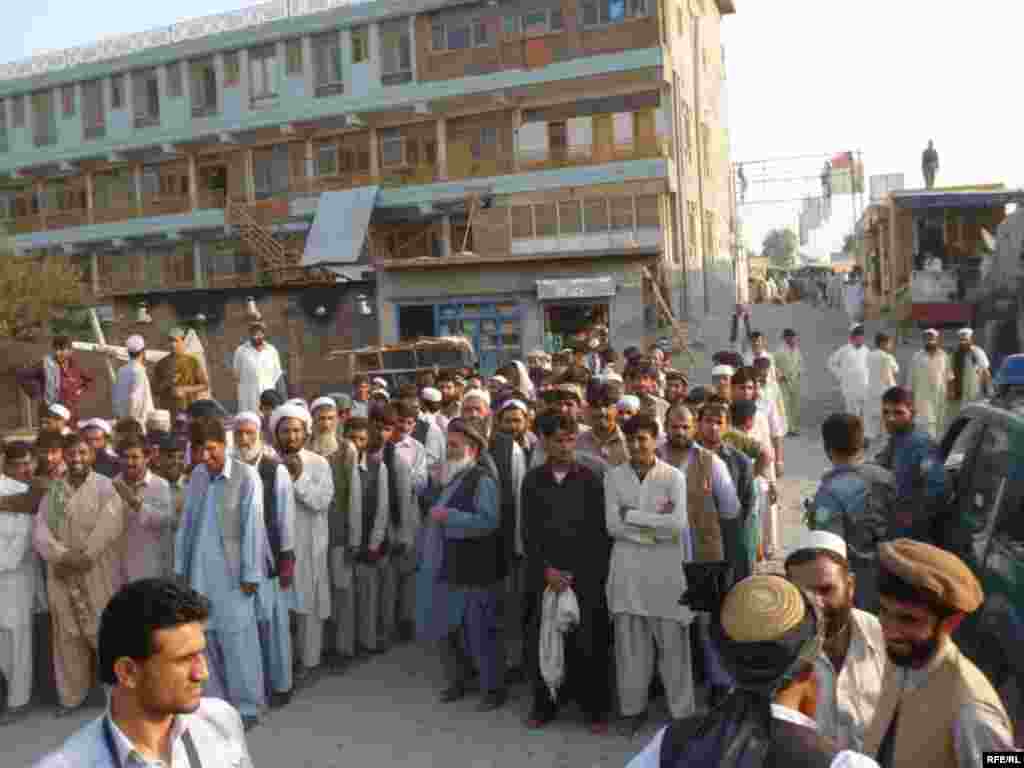 In Jalalabad, the radios were being distributed at a local market close to a regional bus stop.