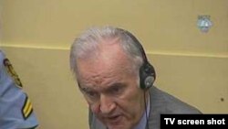 Ратко Младич соғыс қылмыстары жөніндегі халықаралық сотта отыр. Гаага, 6 қазан 2011 жыл.
