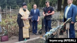 Церемония памяти Павла Горянского на Лукьяновском кладбище, Киев. Сергей Викарчук в центре