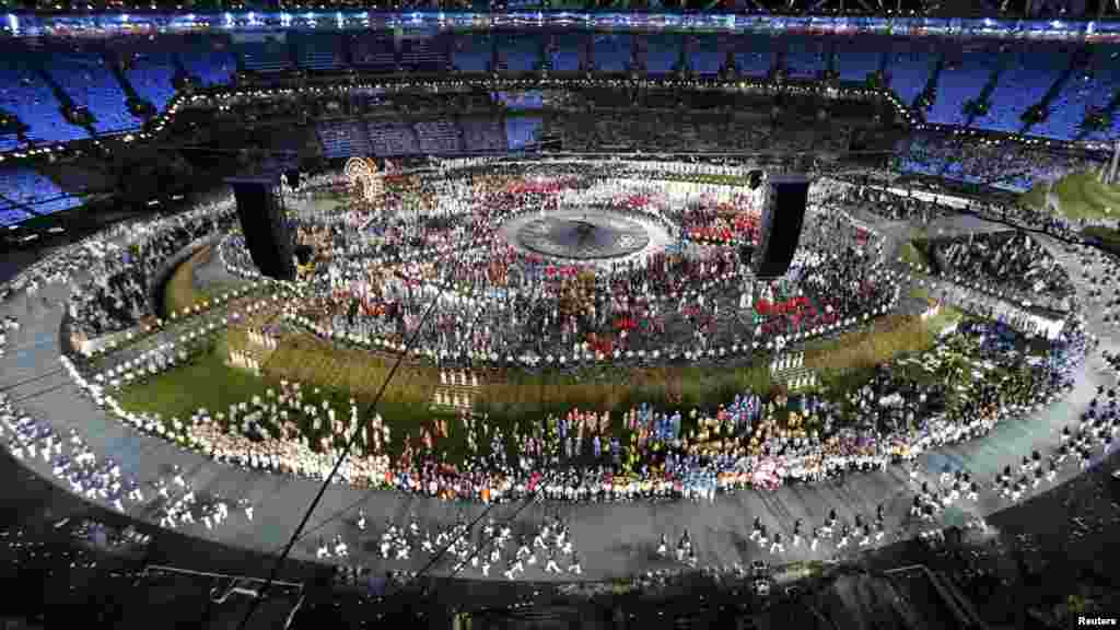 Лондон Олимпиадасынын ачылышын стадиондо 80 миң киши көрдү.