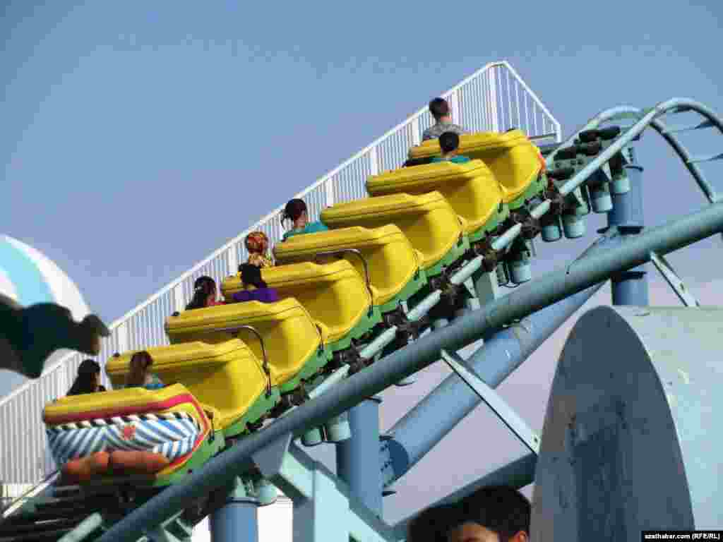 Turkmenistan. "Ertekiler dunyasi" (Disney Land) in Ashgabat