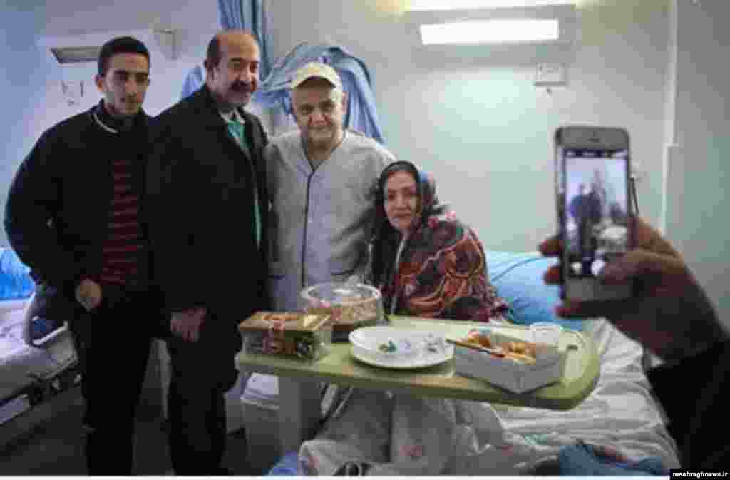 آقای کمدی در بیمارستان؛ اکبر عبدی که برای درمان فشار خون و مشکل دیابتش در بیمارستان تهران کلنیک بستری شده بود،&zwnj; به دیگر بیماران و پرسنل بیمارستان سر زد، با آن&zwnj;ها شوخی کرد و عکس یادگاری گرفت.&zwnj;